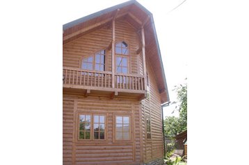 Ucrania Privát Kosiv, Exterior